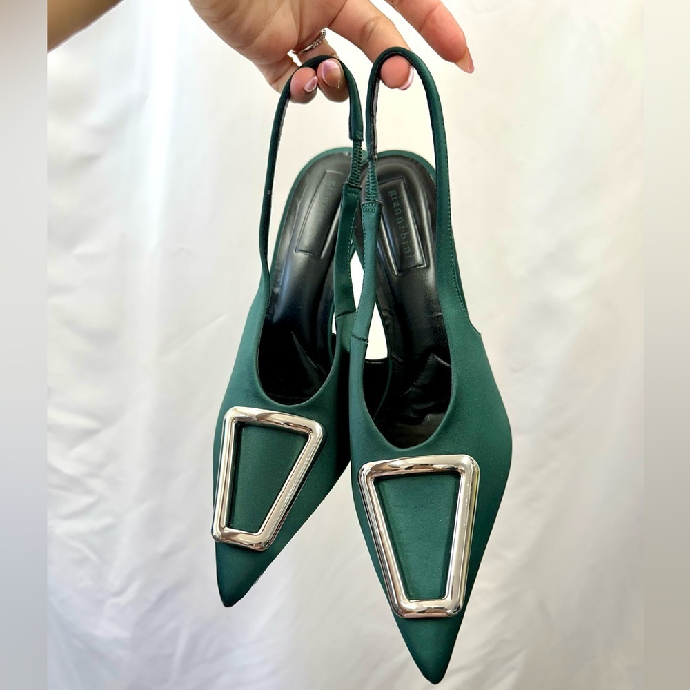 NWOT Gianni Bini green slingback pointed toe heels with silver buckle size 8.5 - Picture 2 of 7